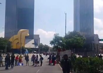 CNTE vuelve a paralizar Reforma y mantiene presión al Gobierno federal
