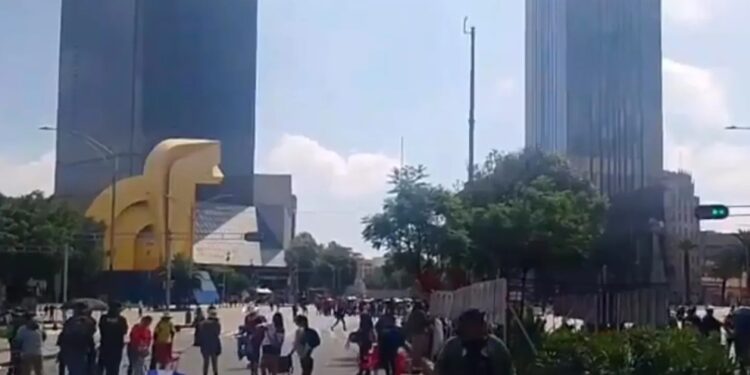 CNTE vuelve a paralizar Reforma y mantiene presión al Gobierno federal