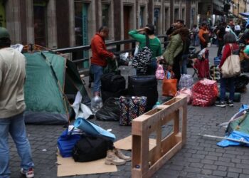 CNTE levanta plantón en el Centro Histórico tras 20 días de protestas.
