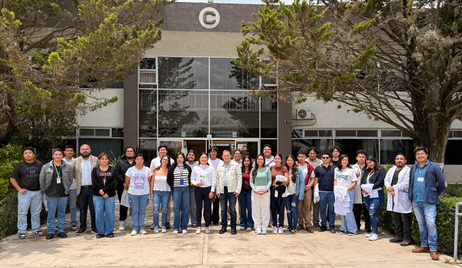 UTEC fortalece formación científica con encuentro de nanotecnología