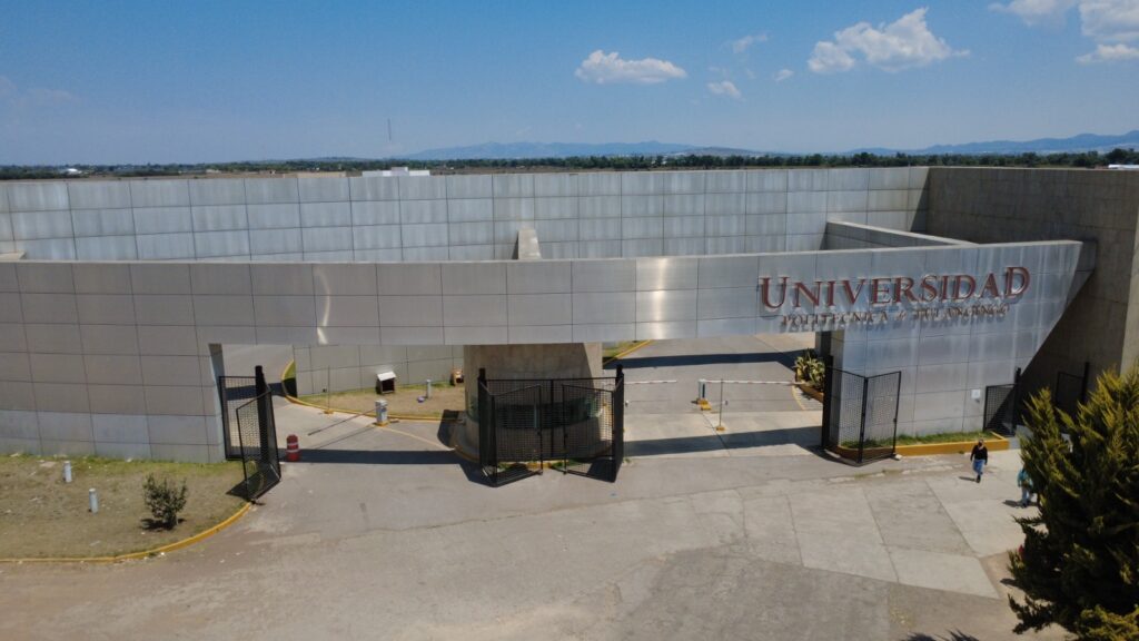Amplían oferta académica de UPT con Ingeniería en Diseño Textil y Moda