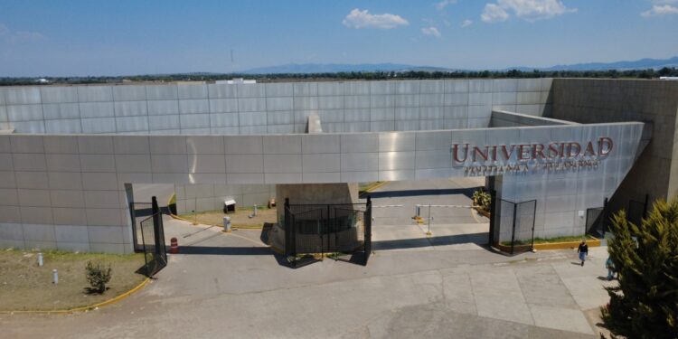 Amplían oferta académica de UPT con Ingeniería en Diseño Textil y Moda