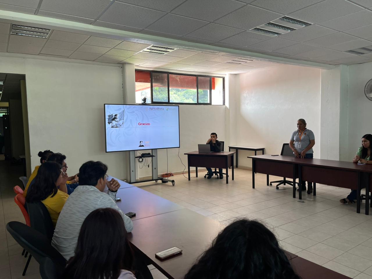 UPFIM fortalece prevención del gusano barrenador del ganado
