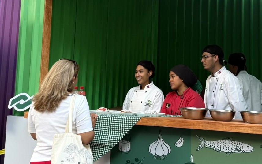 Llevan estudiantes de CONALEP sabores de Hidalgo a muestra gastronómica nacional
