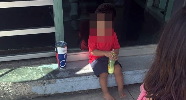 Abandonan a cuatro niños, entre ellos un bebé, dentro de un auto en León.