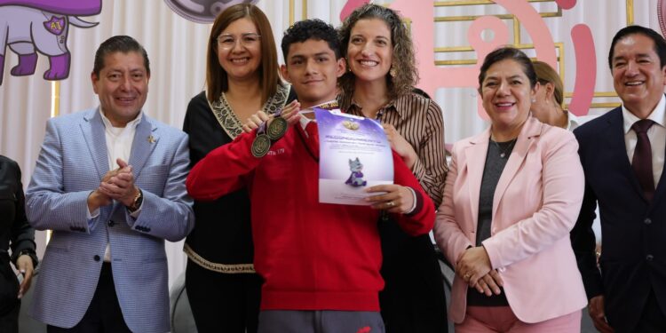 Premia SEPH a ganadores de la Olimpiada Hidalguense de Informática 2026