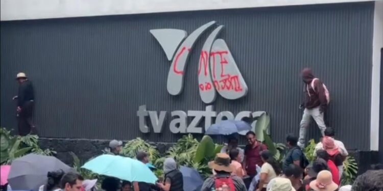 CNTE escala protestas y bloquea medios de comunicación en CDMX