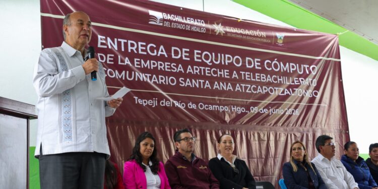 Natividad Castrejón realiza gira de trabajo por escuelas de Tepeji del Río