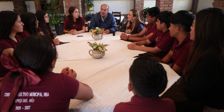 Natividad Castrejón escucha propuestas del Consejo Consultivo infantil y juvenil de Tepeji