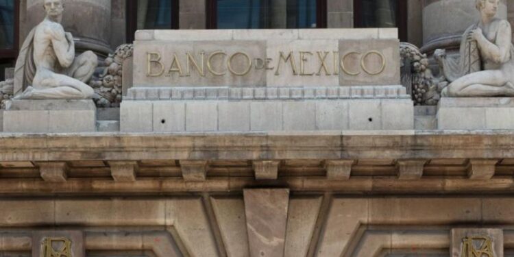 Banxico frena recortes y congela tasa en 6.50% ante incertidumbre económica