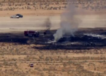 Se estrella bombardero B-52 en California, EU; mueren ocho tripulantes