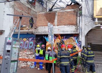 Se desploma casa antigua en la Cuauhtémoc; madre es rescatada e hijo muere bajo escombros