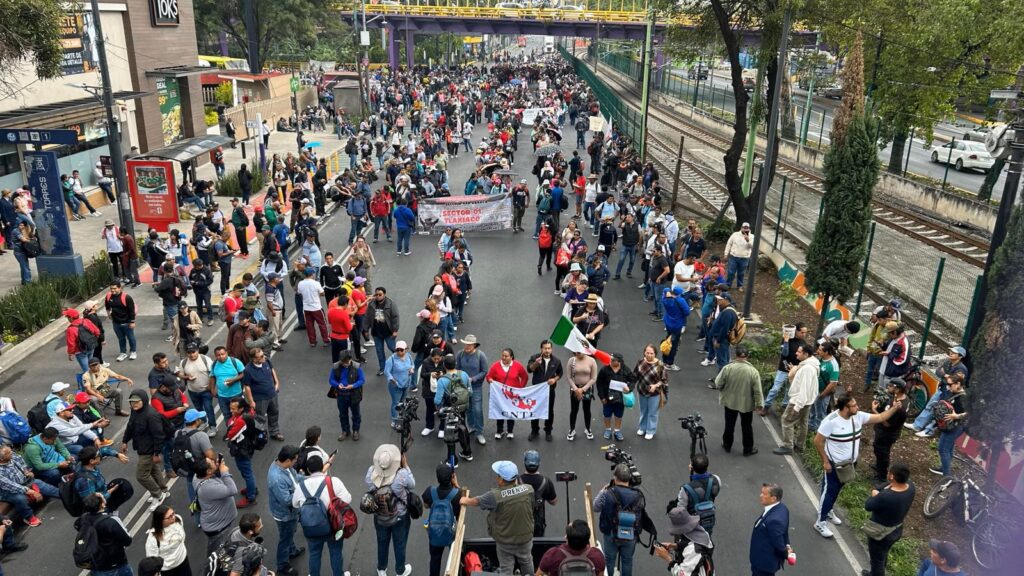 CNTE irrumpe agenda mundialista, exige derogación de la Ley del ISSSTE