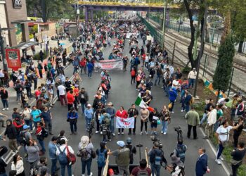 CNTE irrumpe agenda mundialista, exige derogación de la Ley del ISSSTE