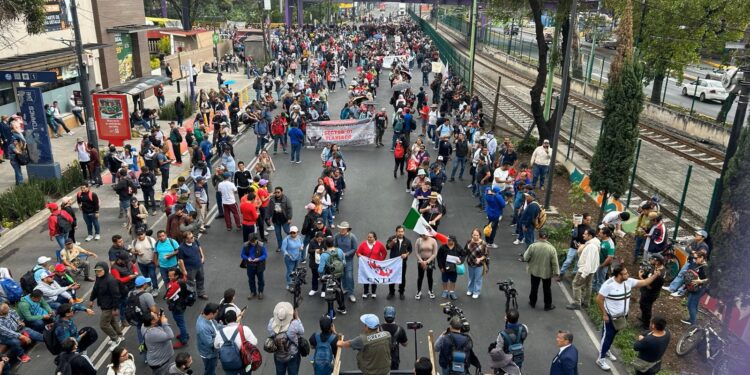 CNTE irrumpe agenda mundialista, exige derogación de la Ley del ISSSTE