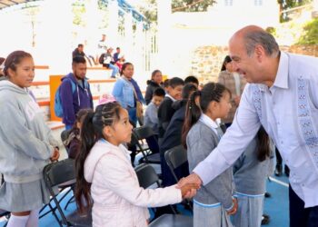 Más de 2.8 mdp para escuelas de cinco municipios de la Sierra Gorda