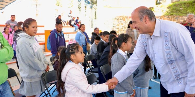 Más de 2.8 mdp para escuelas de cinco municipios de la Sierra Gorda