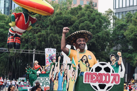 La pelota rueda en Reforma: inicia el Gran Desfile Mundialista