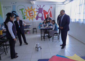 Natividad Castrejón inaugura aulas STEM en colegio de Ciudad Sahagún