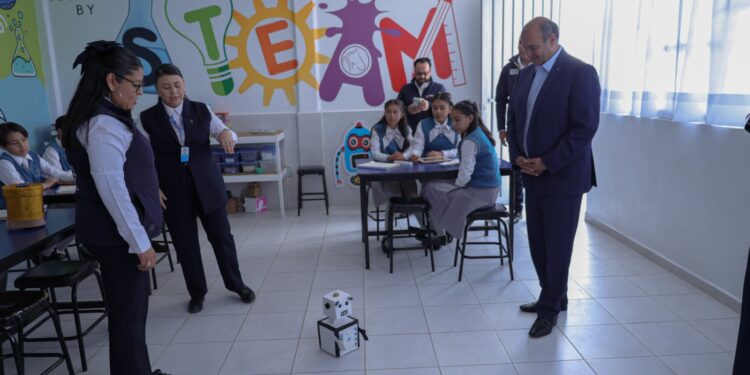 Natividad Castrejón inaugura aulas STEM en colegio de Ciudad Sahagún