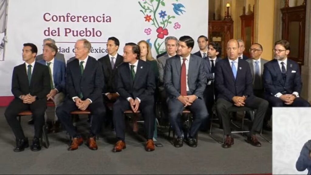 Mikel Arriola anuncia proyecto de escuelas de futbol en México