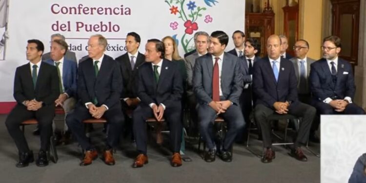 Mikel Arriola anuncia proyecto de escuelas de futbol en México