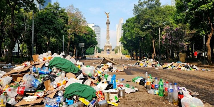 Del gol al tiradero: celebración del Tri deja caos y 40 toneladas de basura en CDMX