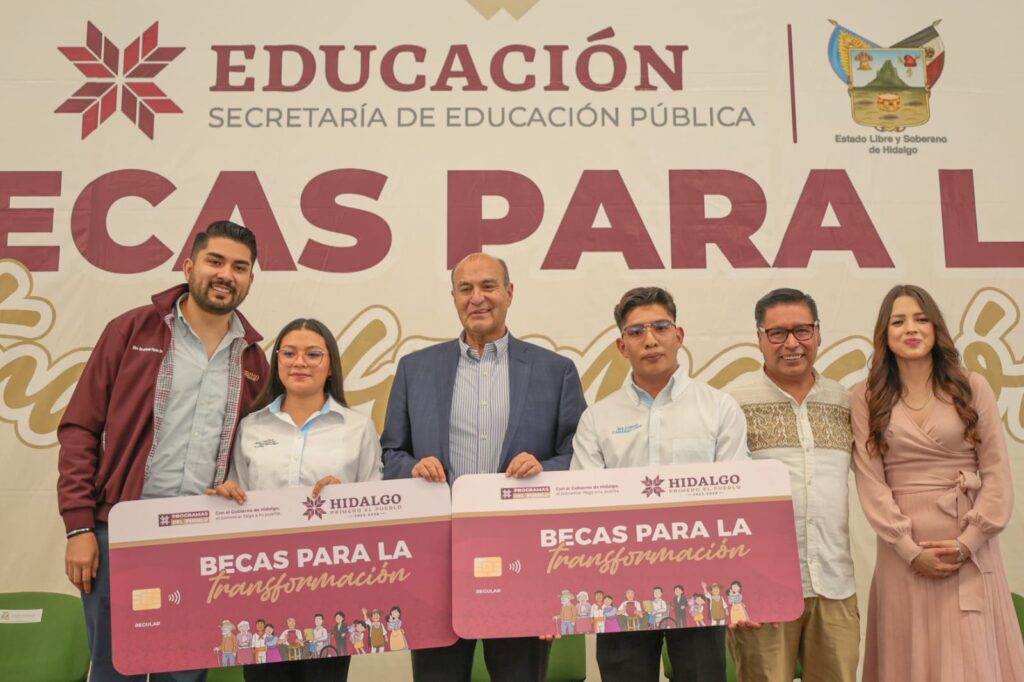 Natividad Castrejón entrega más de mil Becas para la Transformación en la UPFIM