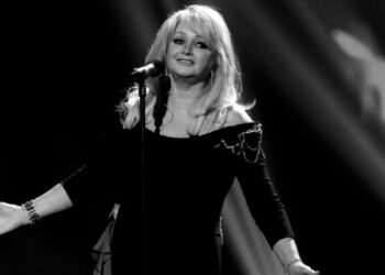 Muere Bonnie Tyler, la voz inolvidable de "Total Eclipse of the Heart", a los 75 años.
