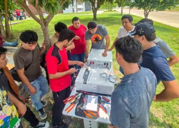 Estudiantes de la UPH fortalecen competencias en energía solar
