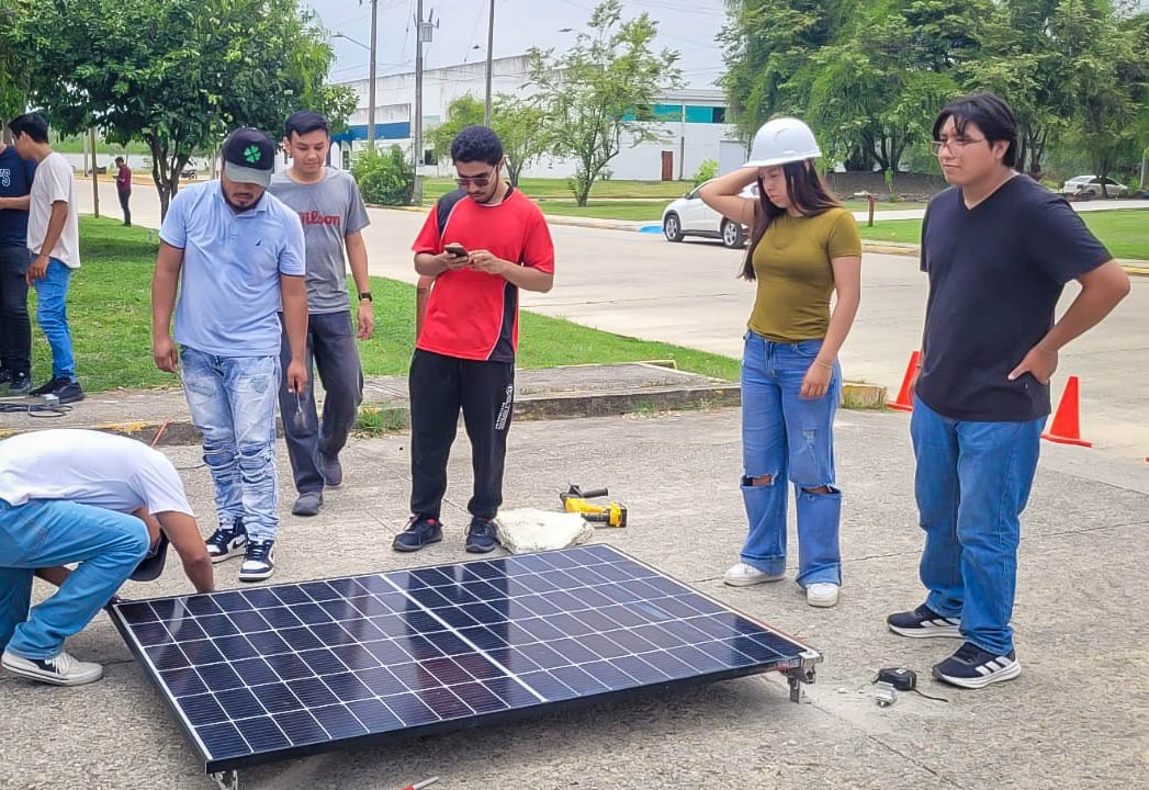 Estudiantes de la UPH fortalecen competencias en energía solar