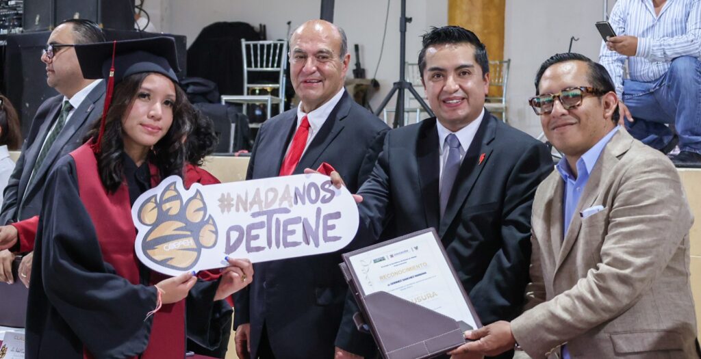 Natividad Castrejón reconoce a egresados de bachillerato a distancia CEMSaD Cobaeh
