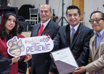 Natividad Castrejón reconoce a egresados de bachillerato a distancia CEMSaD Cobaeh