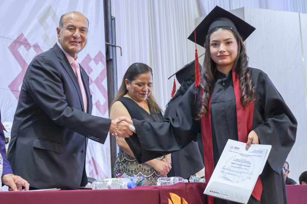 Más de 7 mil 500 estudiantes concluyen su formación en el CECyTEH