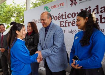 Natividad Castrejón encabeza recital poético en honor a Efrén Rebolledo