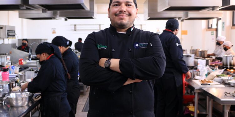 Lleva ITESHU orientación alimentaria a secundarias de la región