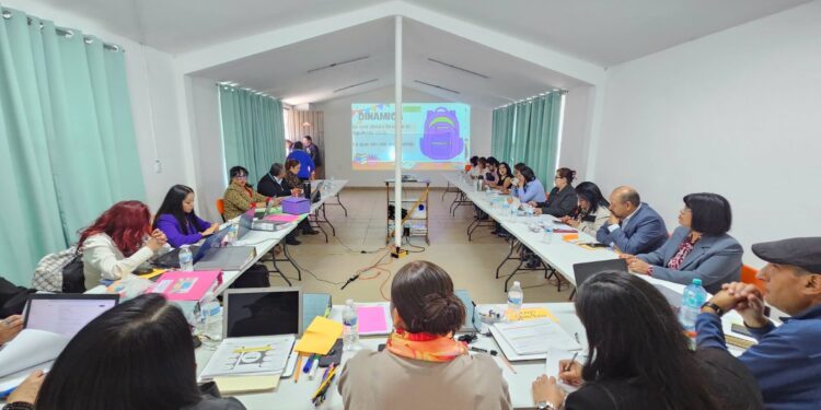 Docentes fortalecen su práctica educativa con taller intensivo