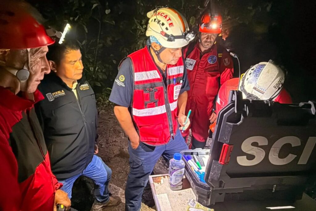 Tragedia en Cuetzalan: Hallan a excursionistas, pero clima impide recuperar sus cuerpos