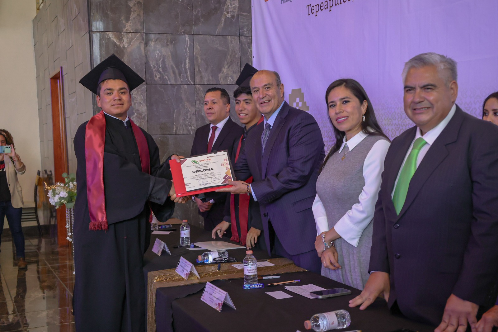 CECyTEH gradúa a estudiantes en Tepeapulco y Mineral de la Reforma