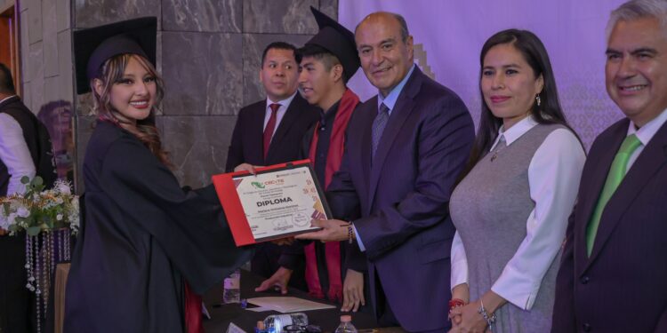 CECyTEH gradúa a estudiantes en Tepeapulco y Mineral de la Reforma