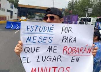 "¡Trampas no!": aspirantes exigen a la UNAM repetir prueba de ingreso