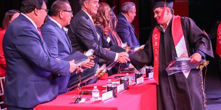 Concluyen su formación 196 estudiantes del CREN "Benito Juárez"