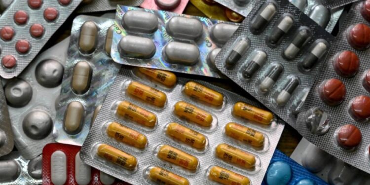 Caducan 18 millones de medicamentos en bodegas mientras el desabasto cobraba vidas