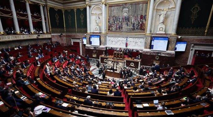 Francia legisla la eutanasia ante rechazo y alerta de la Iglesia