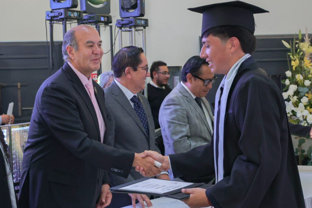 Natividad Castrejón encabeza graduación de estudiantes del Conalep Hidalgo