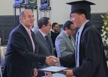 Natividad Castrejón encabeza graduación de estudiantes del Conalep Hidalgo