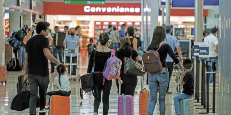 Goleada a expectativas de turistas: Esperaban 5.5 millones, solo llegaron 850 mil