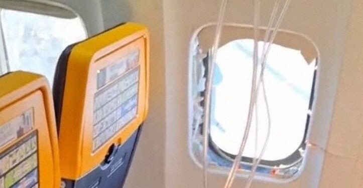 ¡Terror en Ryanair! Ventanilla se rompe a mitad de un vuelo y desata el caos a bordo