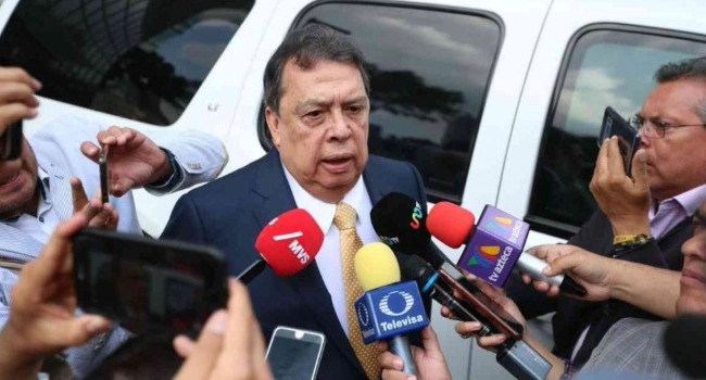 Vinculan a proceso a Ángel Aguirre por desaparición forzada en el caso Ayotzinapa.