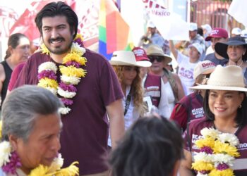 Beatriz Mojica y Brian Vicario llevan la 4T casa por casa en Huitzuco